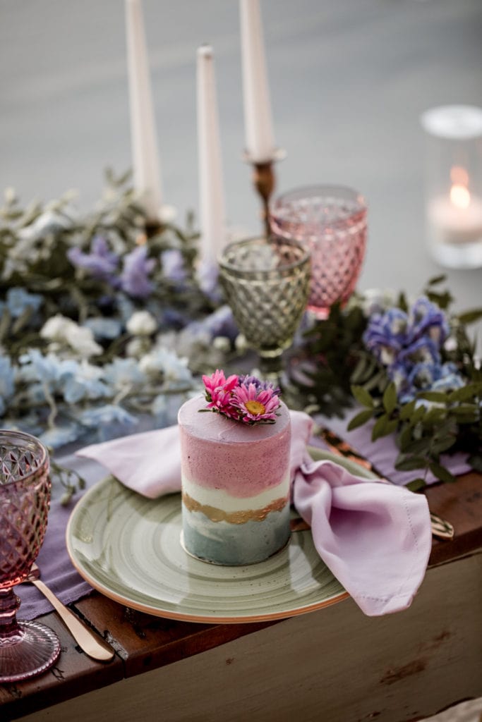 Mini wedding cake for two for Santorini elopement reception