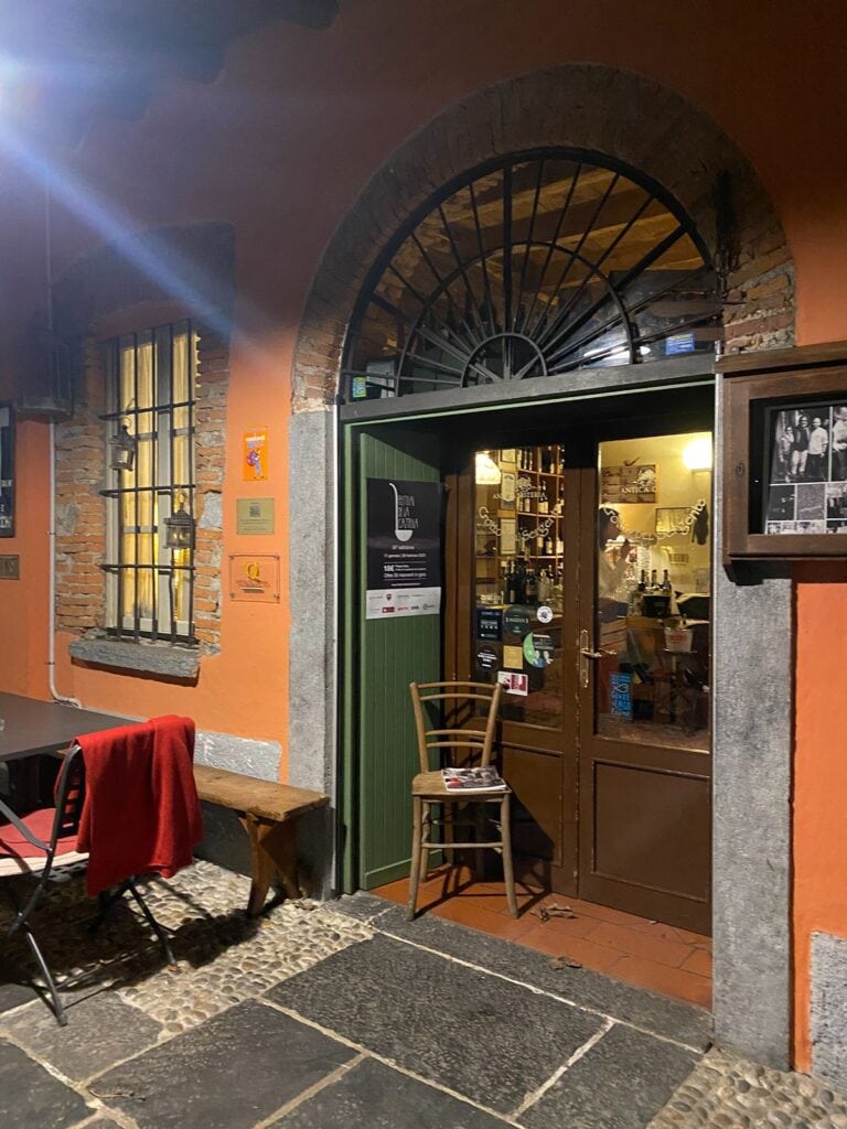 Entrance to Crotto del Sergente restaurant in Como