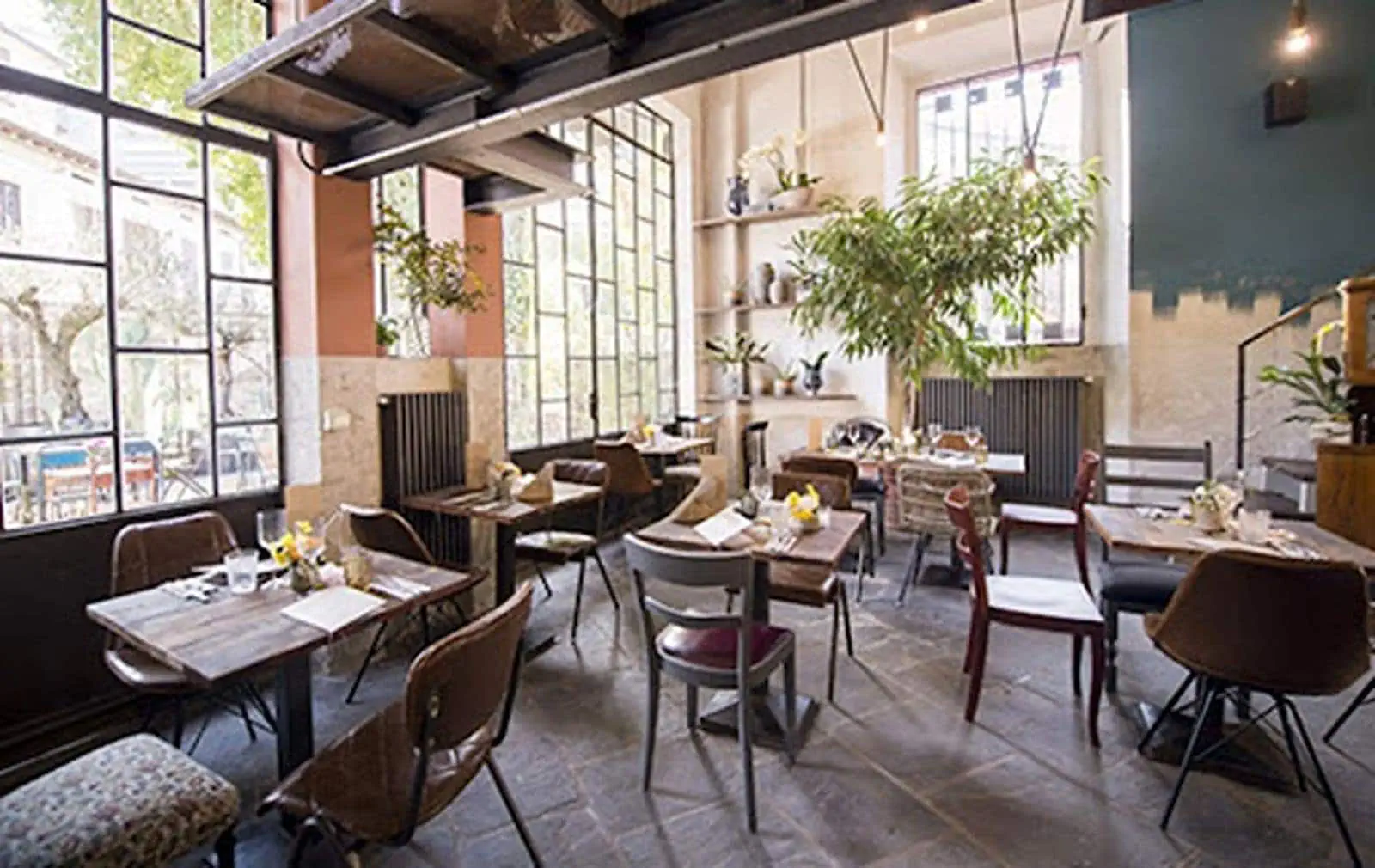 Indoor dining area at Figli dei Firori Bistrot, a Lake Como restaurant