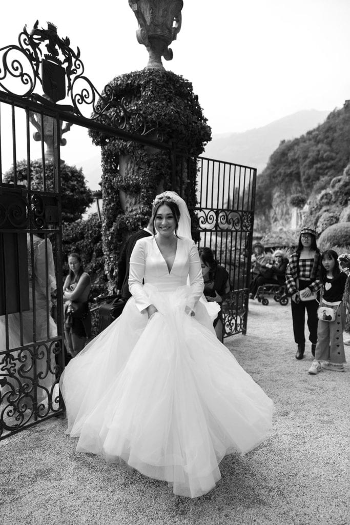 Bride arrives to Villa del Balbianello for wedding ceremony