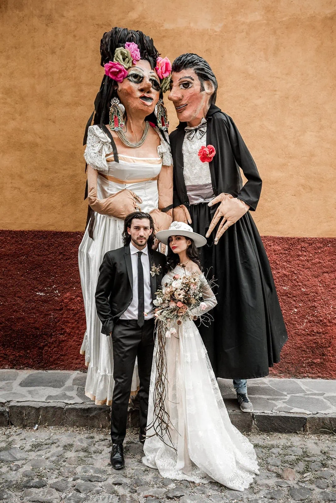 Bride and groom with mojigangas