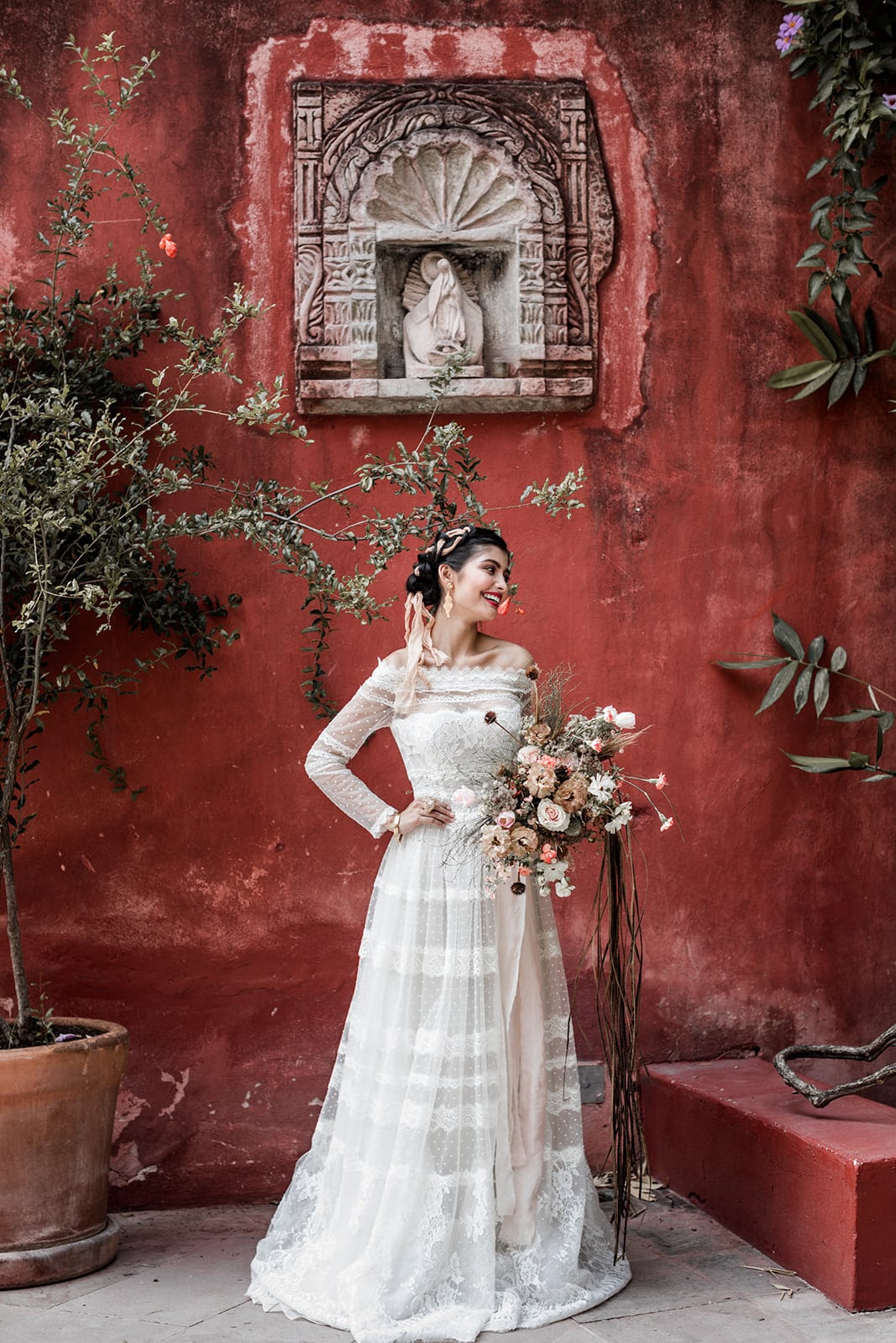 Bride stands San Miguel de Allende