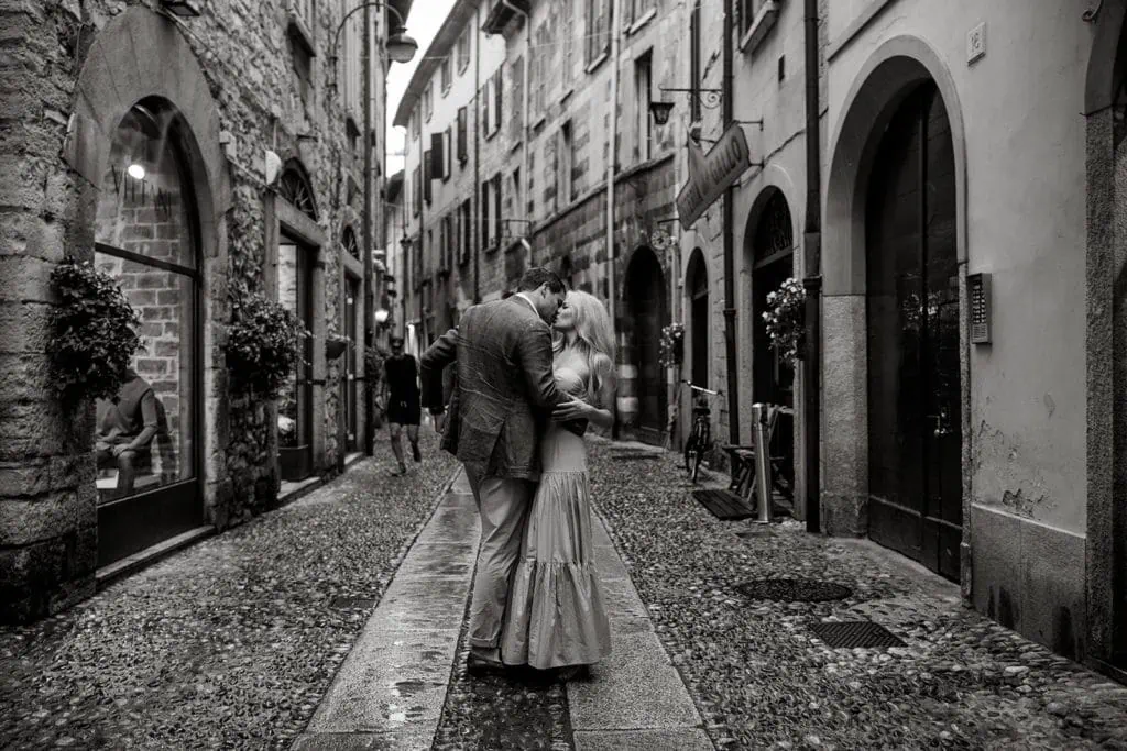 Couple kiss in streets of Varenna