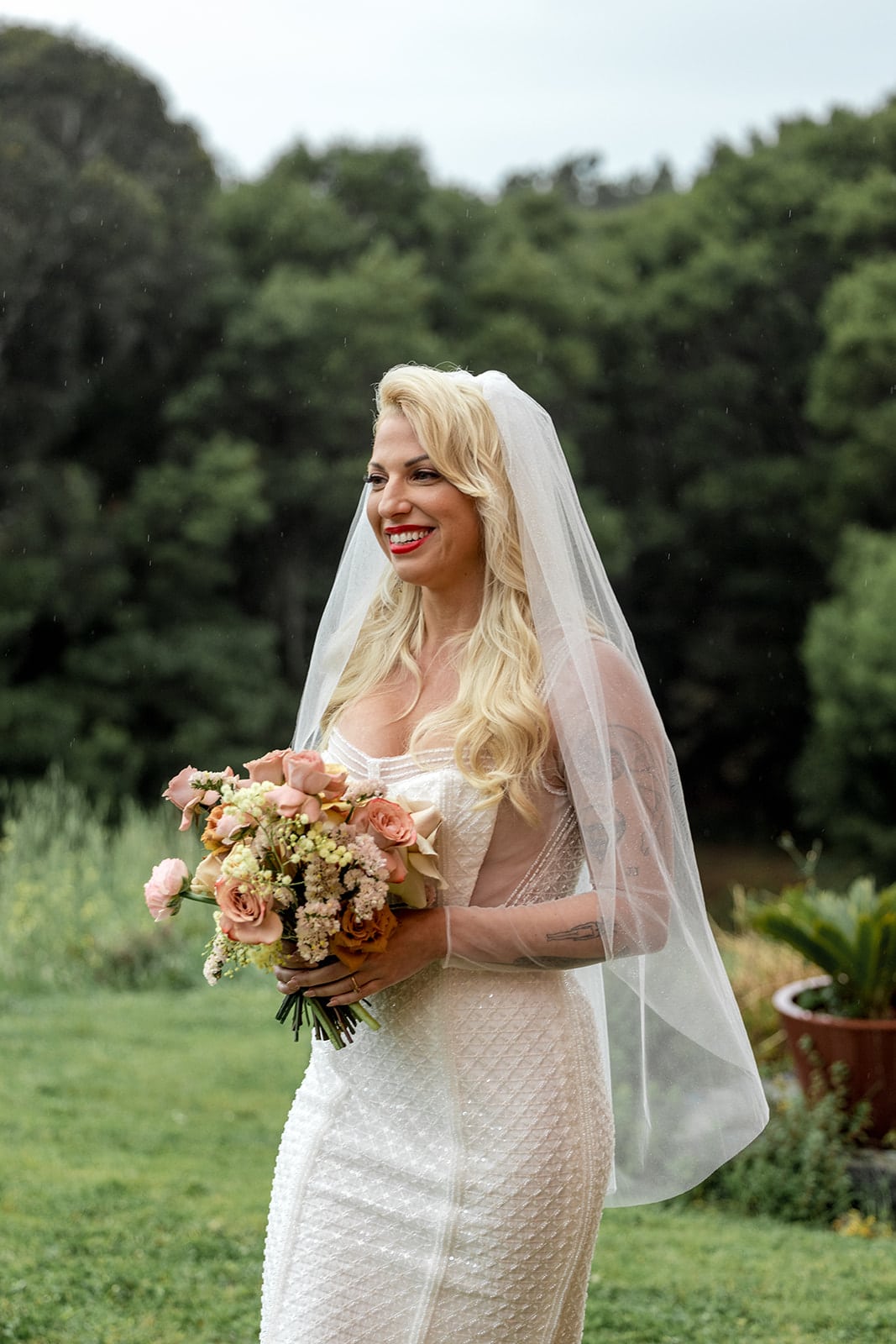 Vintage-inspired bride walks down the aisle of her wedding in Liguria