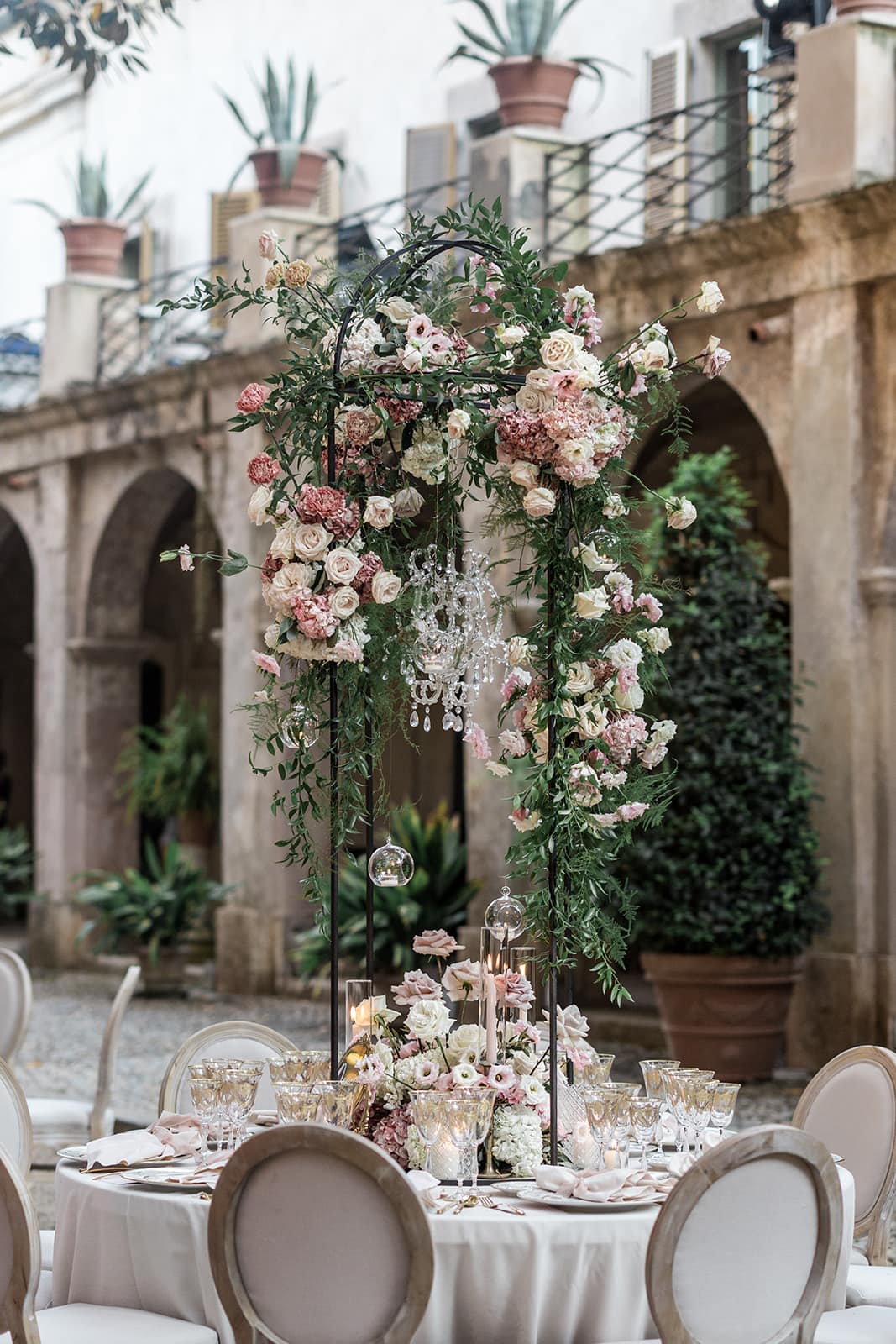 Up-close floral arch reception table in Sardinia