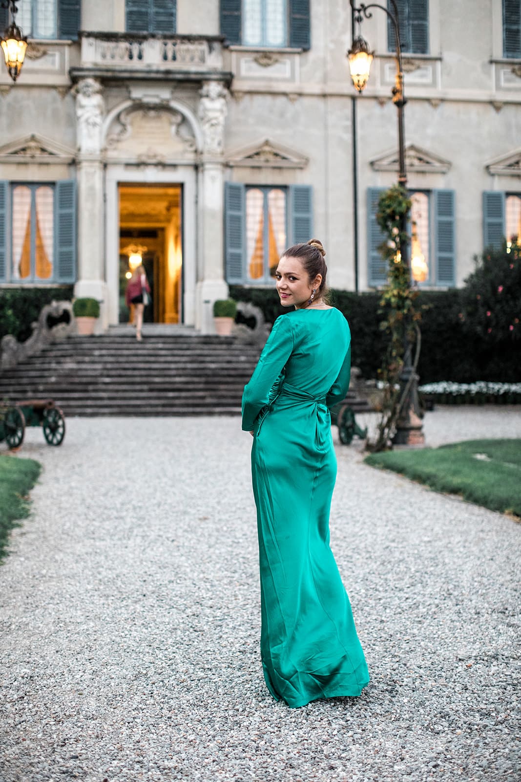 Woman wears green couture gown at Villa Sola Cabiati