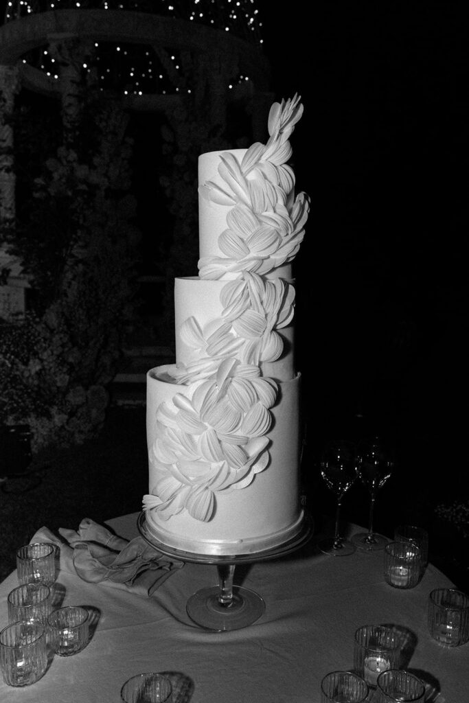 Elegant wedding cake design
