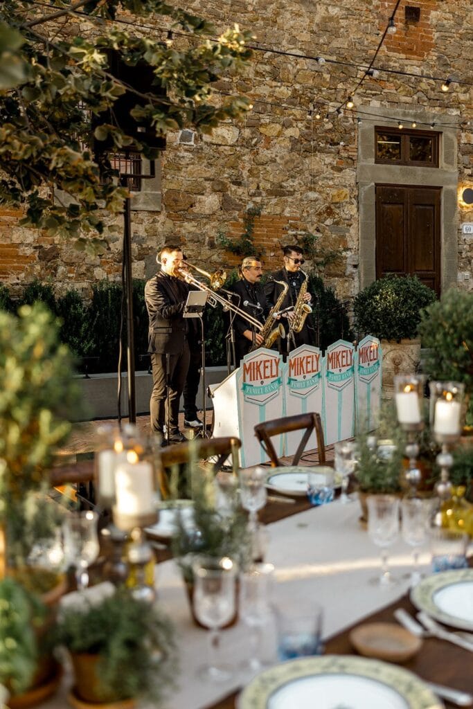 Tuscany local musicians at wedding welcome party